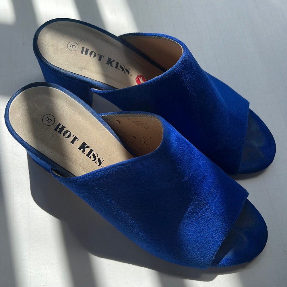 USED: Women’s Slide sandals with chunky heel, cobalt blue. Size 8